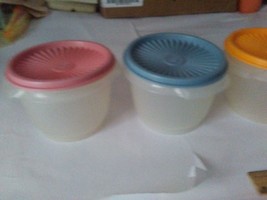 vintage tupperware bowls with lids - £15.17 GBP