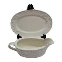 Mikasa English Countryside White Gravy Boat Underplate Embossed Grapes G... - $356.46 MXN