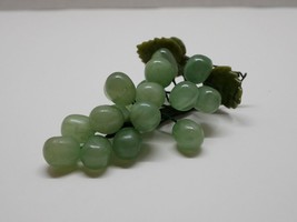 1 Bunch Carved Stone White Green Grape Cluster With Leaves - £18.68 GBP