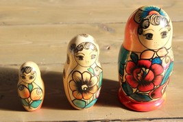 Vintage Russian Nesting Dolls 3 Matryoshka SIGNED - £30.28 GBP