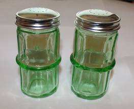 New Emerald Green Hoosier Style Salt and Pepper Shakers Depression Glass... - $15.00