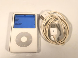 Apple iPod Classico 5th Generazione Modello A1136 30GB Bianco/Silver Con Charge - £70.99 GBP