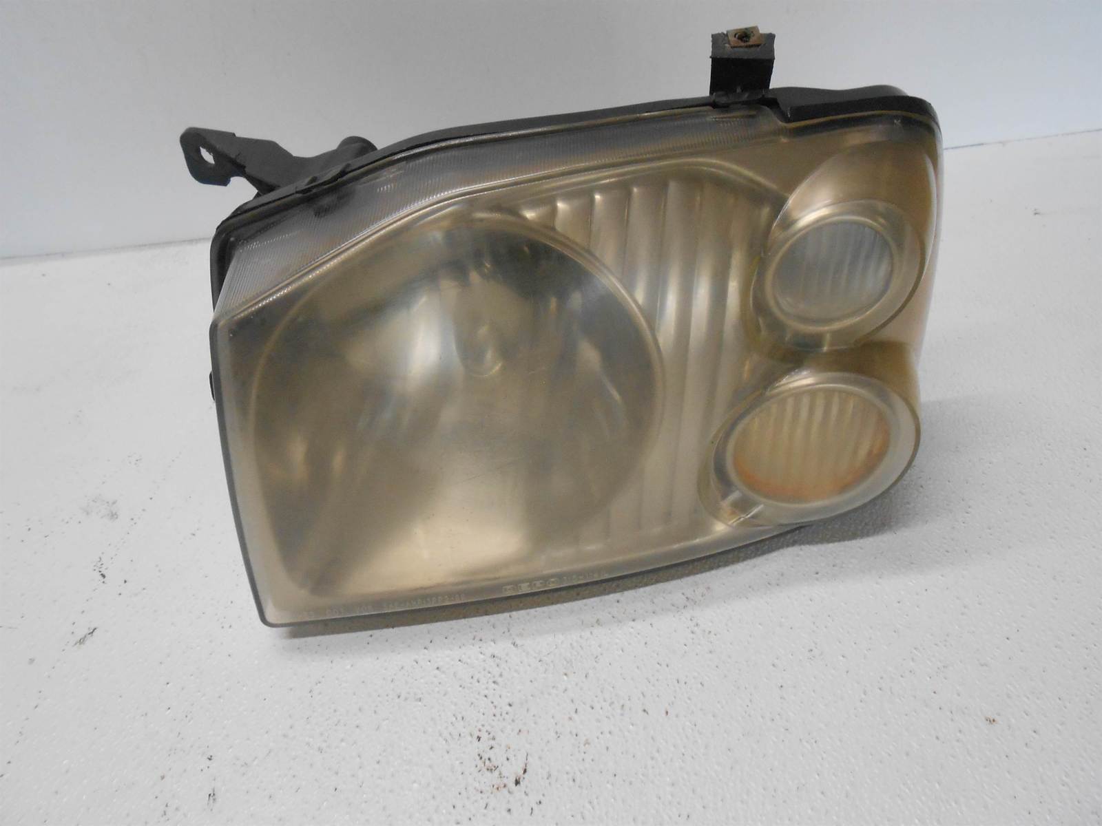 2001 2002 2003 2004 Nissan Frontier Left Driver Headlight Head Light Lamp - $33.49