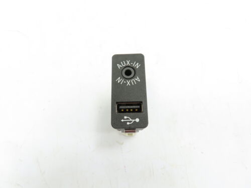 12 BMW 528i Xdrive F10 #1264 Trim, Console USB Aux-in Socket Port Jack 9237654 - $19.79