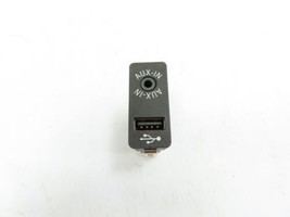 12 BMW 528i Xdrive F10 #1264 Trim, Console USB Aux-in Socket Port Jack 9... - $19.79