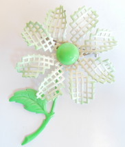 Vintage 1960s Daisy Jewelry Pin Enamel Flower Green White - £11.59 GBP