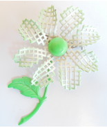 Vintage 1960s Daisy Jewelry Pin Enamel Flower Green White - $14.50