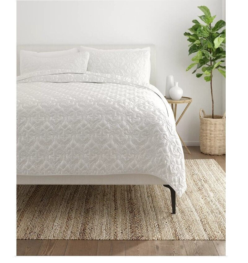 ienjoy Home Premium Ultra Soft Damask Pattern 2 Pc Twin Coverlet Set White - $42.52