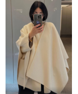 ZARA BNWT 2025. ECRU WOOL BLEND CAPE COAT JACKET. 8491/257/712 - €170,63 EUR