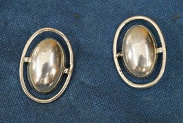 Vintage Fine Jewelry 925 Sterling Silver MEXICO Artisan Oval Concho Pierced Earr - £19.65 GBP