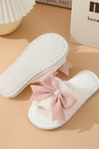 White Bow Knot Decor Open Toe Plush Slippers - $171.68 MXN