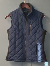 Women&#39;s XS. Puffer Vest Andrew Marc Navy Full Zip Up Cozy Quilted. - $16.21