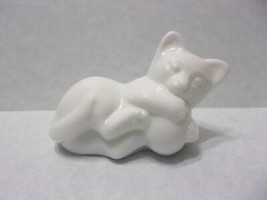 Fenton Glass Milk White Kitten Cat with Ball Figurine FAGCA 2022 Mosser Glass - £53.89 GBP