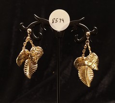 Vintage Gold Tone Leaf Dangle Earrings Pierced Post - £12.52 GBP