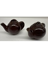 VINTAGE TEAPOT SHAPED SALT AND PEPPER SHAKERS (CIRCA 1950&#39;S) (Brown) - €8,51 EUR