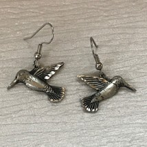 Estate Carved Silvertone HUMMINGBIRD Dangle Earrings for Pierced Ears - 7/8th&#39;s  - £8.30 GBP