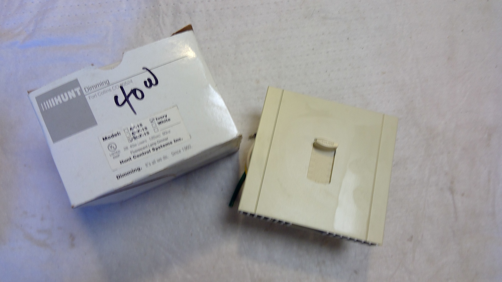 HUNT. MODEL SCF-15 ivory 40W LAMPS  120VAC 60Hz FLORESCENT LAMP DIMMER - $18.59