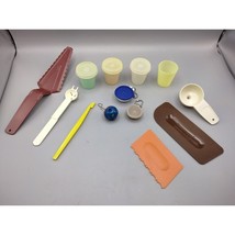 Tupperware Egg Separator Icing Tool Pie Spatula Small Containers Key Chains - €25,67 EUR