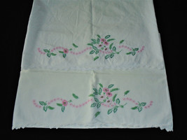 Embroidered Standard Pillowcases Covers Floral 28&quot;x20&quot; Vintage Bedding One Pair - £11.87 GBP