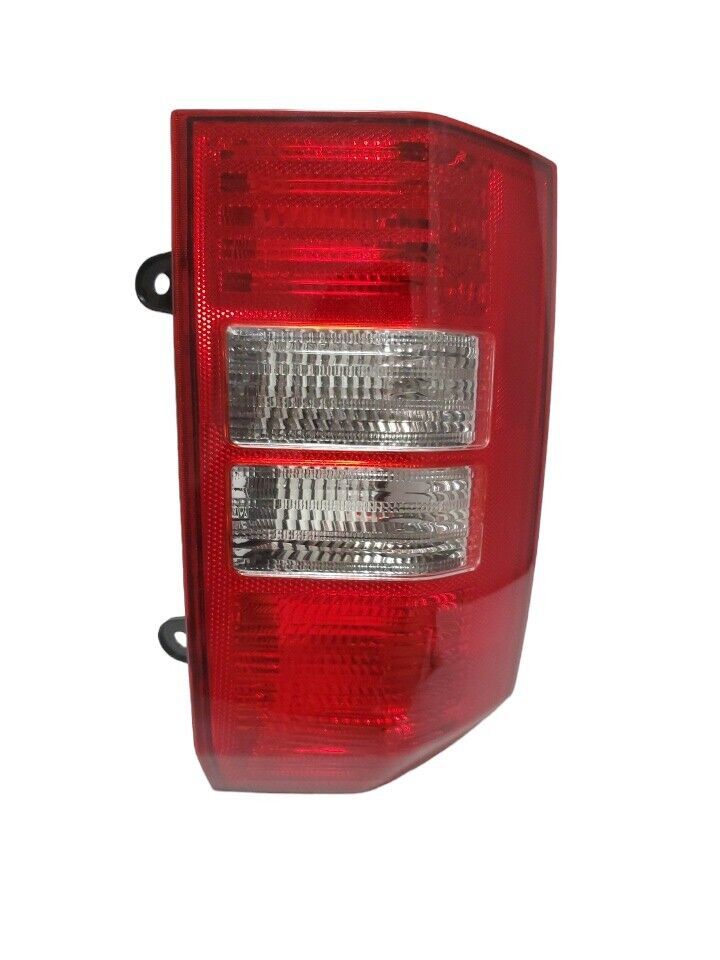 2008-2016 Jeep Patriot Right Passenger Rh Side Tail Light Oem 5493N DG1 - $28.01