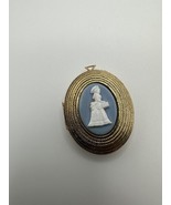 Vintage 1966 Presidents Honor Award Blue Gold Cameo Locket Pendant NB3 - $21.48 CAD