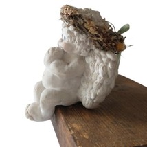 Dreamsicles Angel Shelf Sitter Cherub 1993 Praying Figure Flower Wreath Heavy  - £10.31 GBP