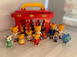 Daniel Tiger&#39;s Neighborhood Trolley with 11 Figures by The Fred Rogers Company - £23.81 GBP