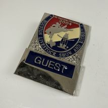 HOUSTON LIVESTOCK SHOW AND RODEO BADGE PIN 2004 GUEST HLSR  - $189.10 MXN