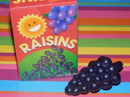 Play food Box of Raisins &amp; Grapes Melissa and Doug Sprays Kids Kitchen Food Lot - £4.69 GBP