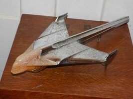 Vintage Pontiac Catalin Indian Head Hood Ornament - $4,118.21 MXN