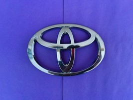 2007-2009 Toyota Solara OEM  Rear Trunk Lid Emblem 75441-AA060 - $10.07