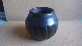 Vintage Santa Clara Pueblo Black Pottery Ribbed Pot Margarita Maria I Naranjo - £216.40 GBP