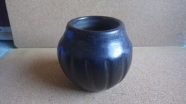 VINTAGE SANTA CLARA PUEBLO BLACK POTTERY RIBBED POT MARGARITA MARIA I NA... - £216.40 GBP