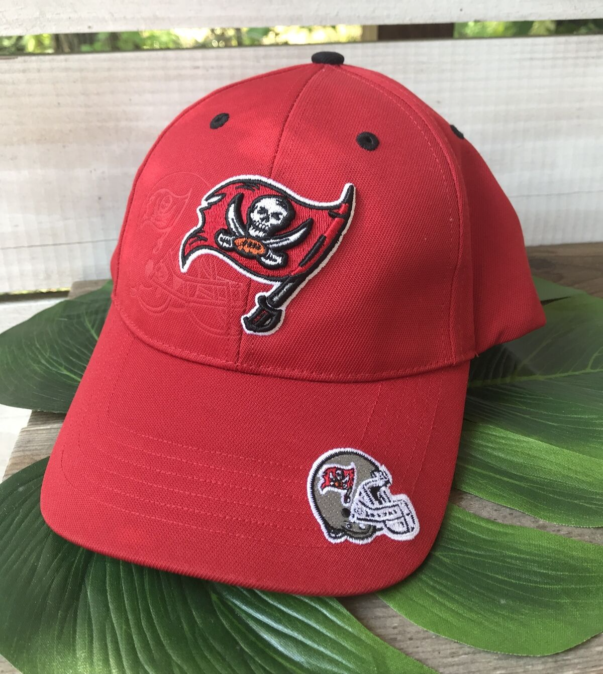 Primary image for NFL Football Tampa Bay Buccaneers Hat Cap Men's Pirate Bucs FL Adjustable HoloSl