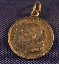 Vintage Religious Paulus VI 1975 Medallion Pendant - $8.90