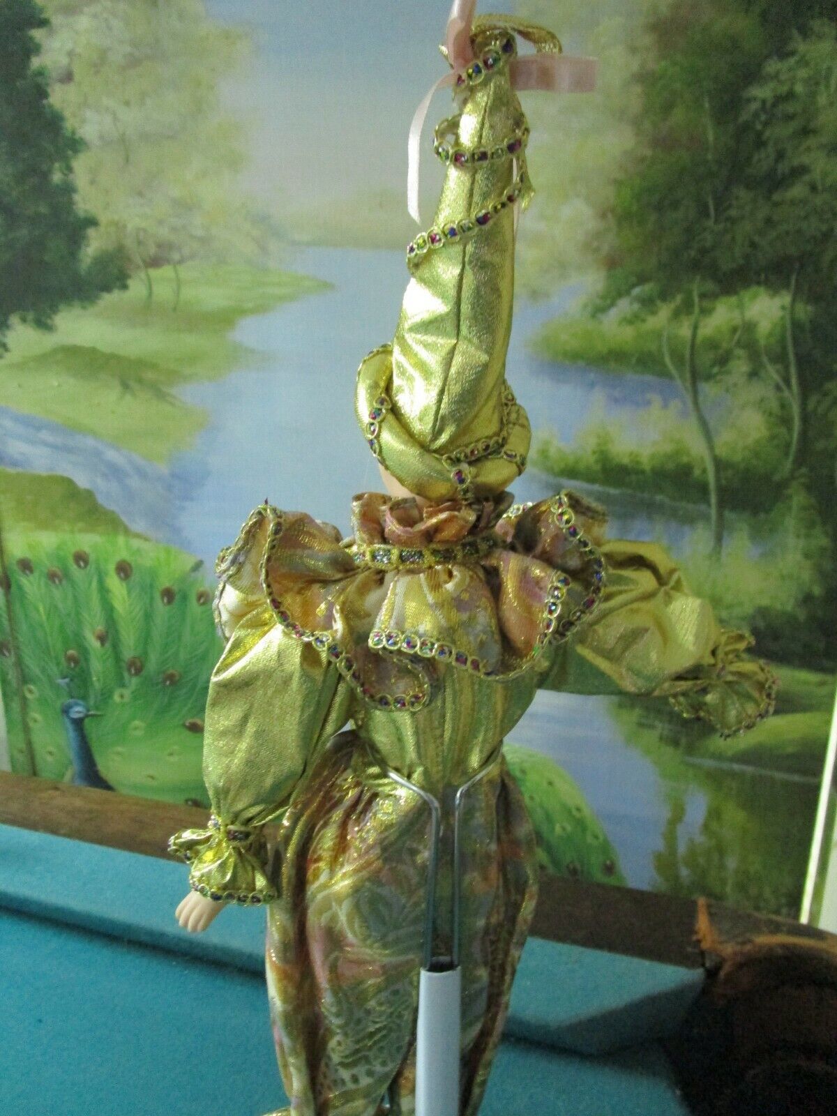 GOLDEN HARLEQUIN SILK STONES RIBBONS BONNET 19" Item image 5