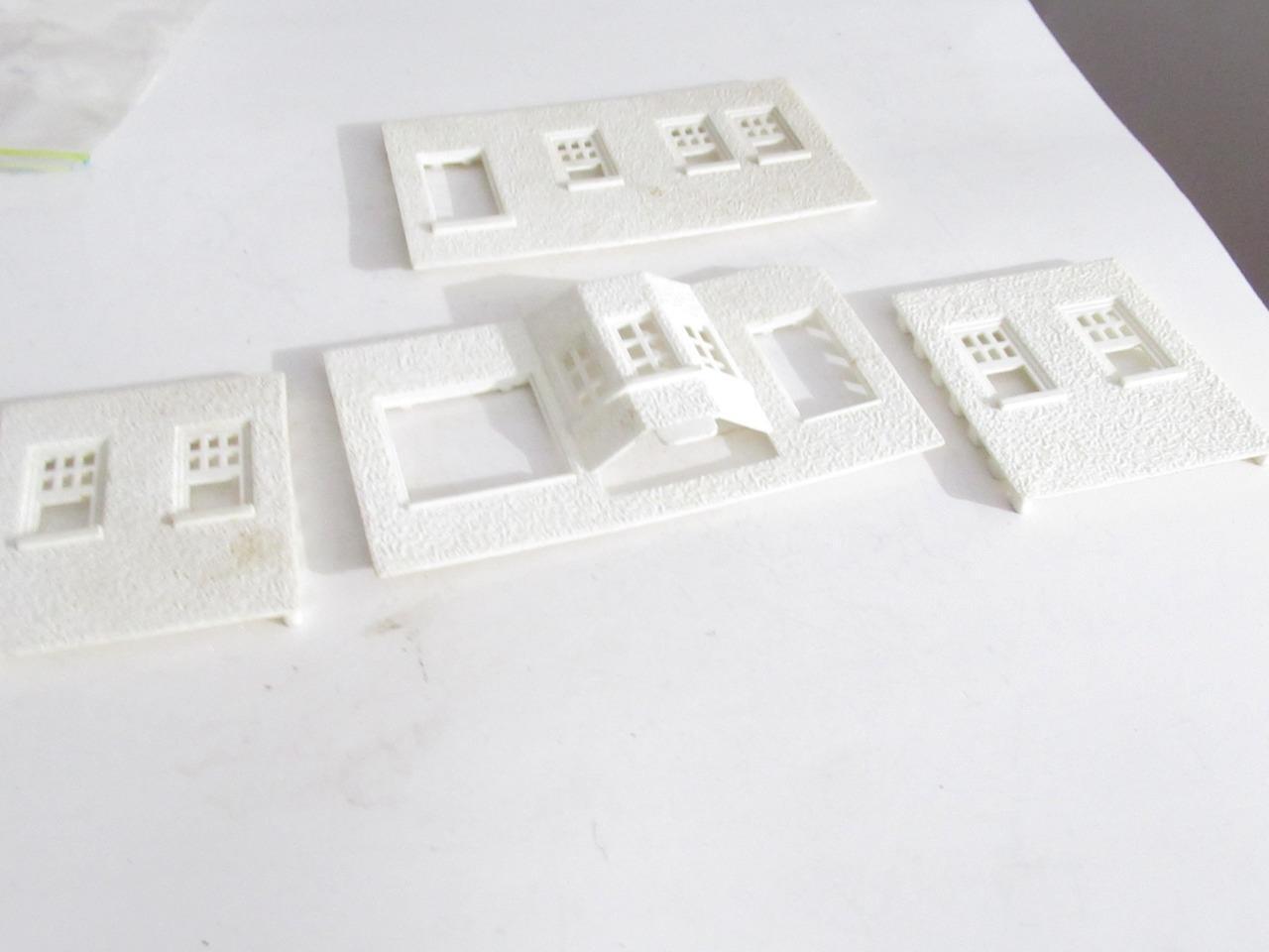 PLASTICVILLE POST-WAR STATION PARTS - 0/027 - GOOD - W21 - $4.47