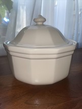 Vintage Classic White Heritage Pfaltzgraff 2 qt. Casserole Dish  W/ Lid - £12.50 GBP