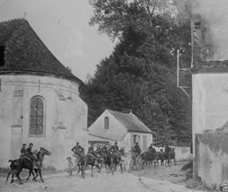 French artillery passing through Chauconin-Neufmontiers World War I 8x10... - £6.88 GBP