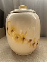 HULL Pottery Daisy Floral Cookie Jar with Lid No. 48 Vintage USA 50s-1 s... - $34.65