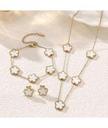 White Clover Jewelry Set | Gold Plated Stainless Steel - $272.88 MXN