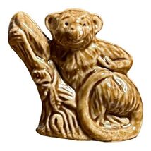 Wade Whimsies Lemur Figurine England Animal Miniature Monkey Ape Tree Brown - $9.03
