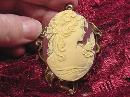 CL15-17) Lacy LADY Woman BIRD ivory burgundy oval CAMEO floral brass Pin Pendant - £27.23 GBP