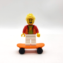 LEGO CITY 1325 Town Stuntz Announcer Dynamo Doug Blonde Hair Skateboard Flames - $7.87