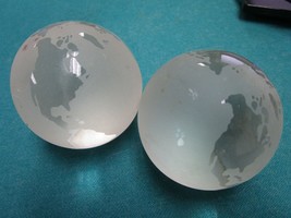 SILVESTRI CRYSTAL PAIR OF GLOBE PAPERWEIGHTS  FROSTED AND CLEAR 3&quot; - $45.53