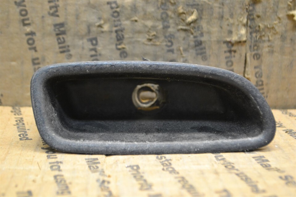 00-02 Nissan Maxima Driver Side Door Arm Rest Cubby 809513Y100 Bx 4 216-9E5 Item image 3