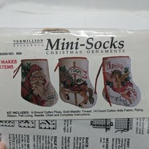 Vermillion Stitchery Mini-Socks Christmas Ornaments Counted Cross Stitch... - €14,79 EUR