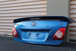 2009-2010 Toyota Corolla S Trunk Lid W/ Spoiler & Taillights image 6
