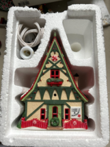 Department 56 ~ North Pole Series ~ Candy Cane & Peppermint House ~56390 - £15.92 GBP