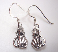 Very Small and Dainty Kitty Cat 925 Sterling Silver Earrings - £5.07 GBP